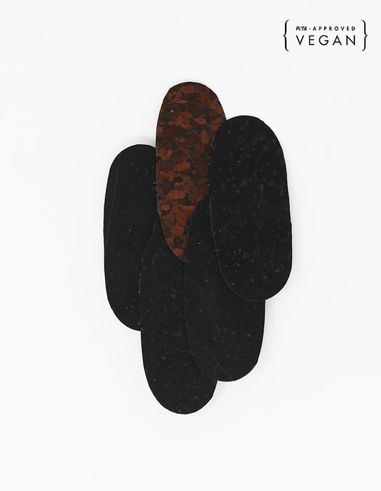 Pieces - Alfinete Assimétrico - Preto e Castanho Escuro em Cortiça